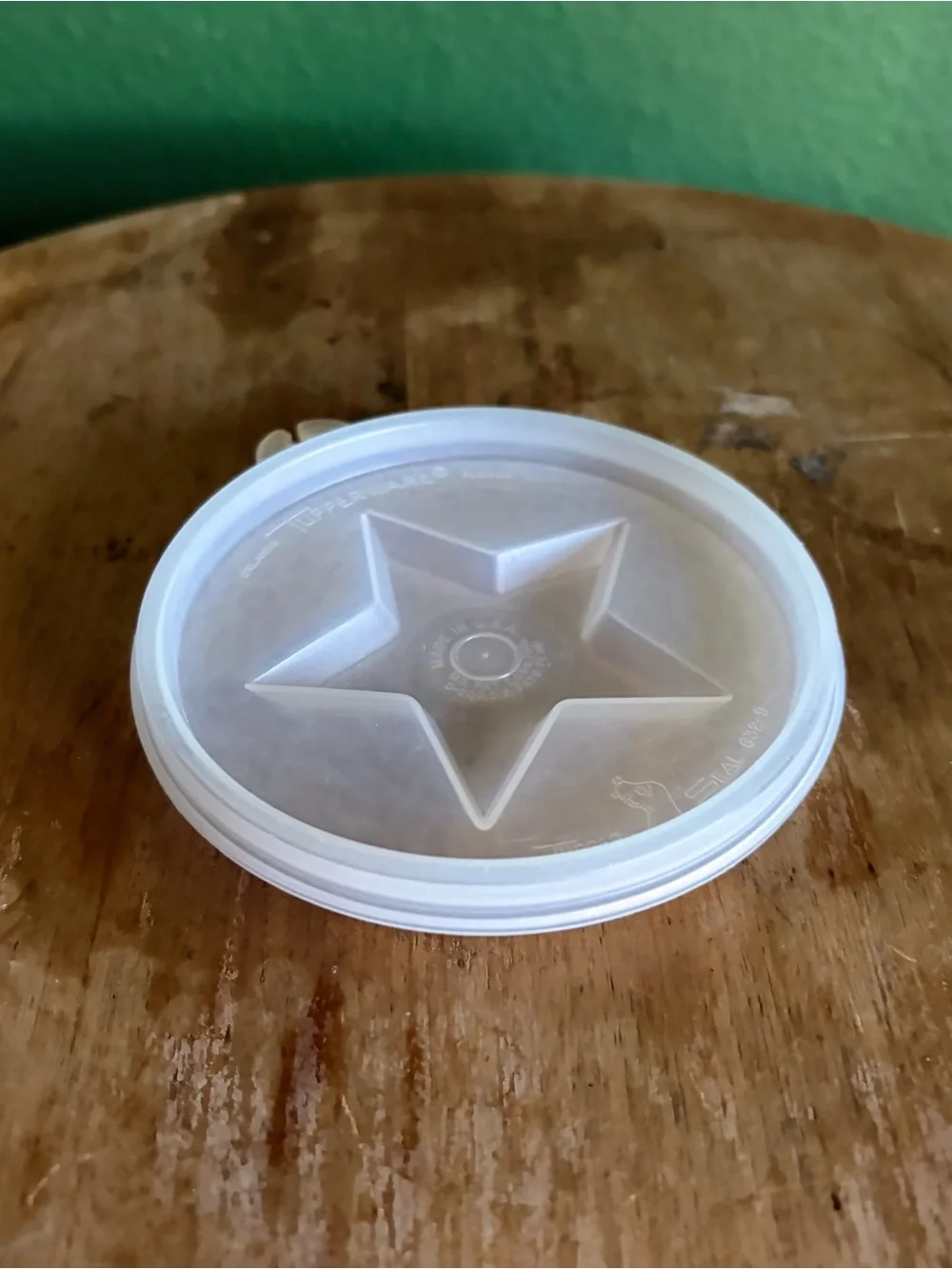 Vintage Tupperware Jel-N-Serve mold with Classic white scalloped design